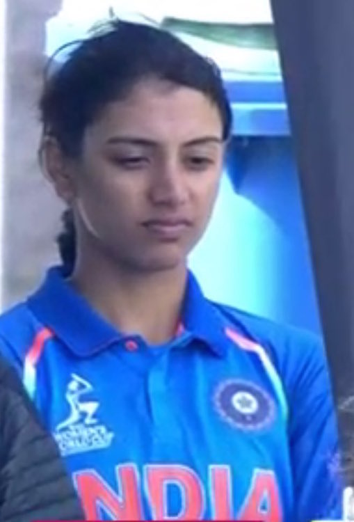 Smriti Mandhana crying