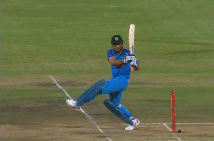 MS Dhoni boundary