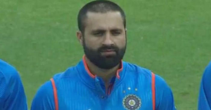 Parvez Rasool trolled on Twitter for chewing gum during India’s National Anthem! Watch video!