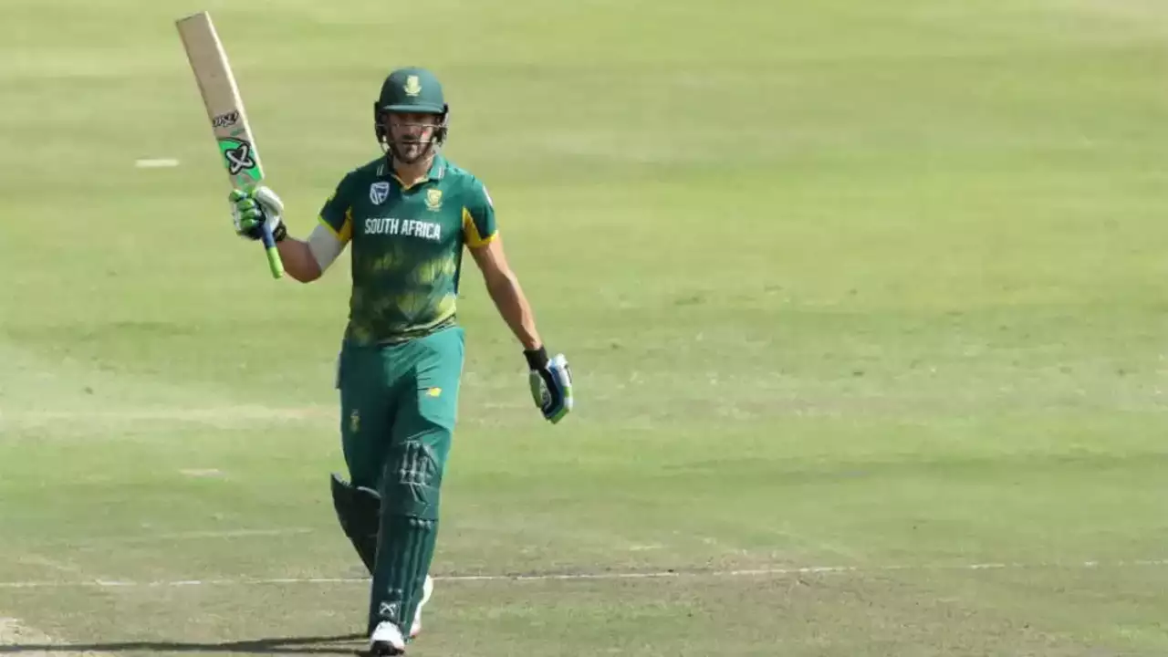 Faf du Plessis gives hints of making a comeback for South Africa