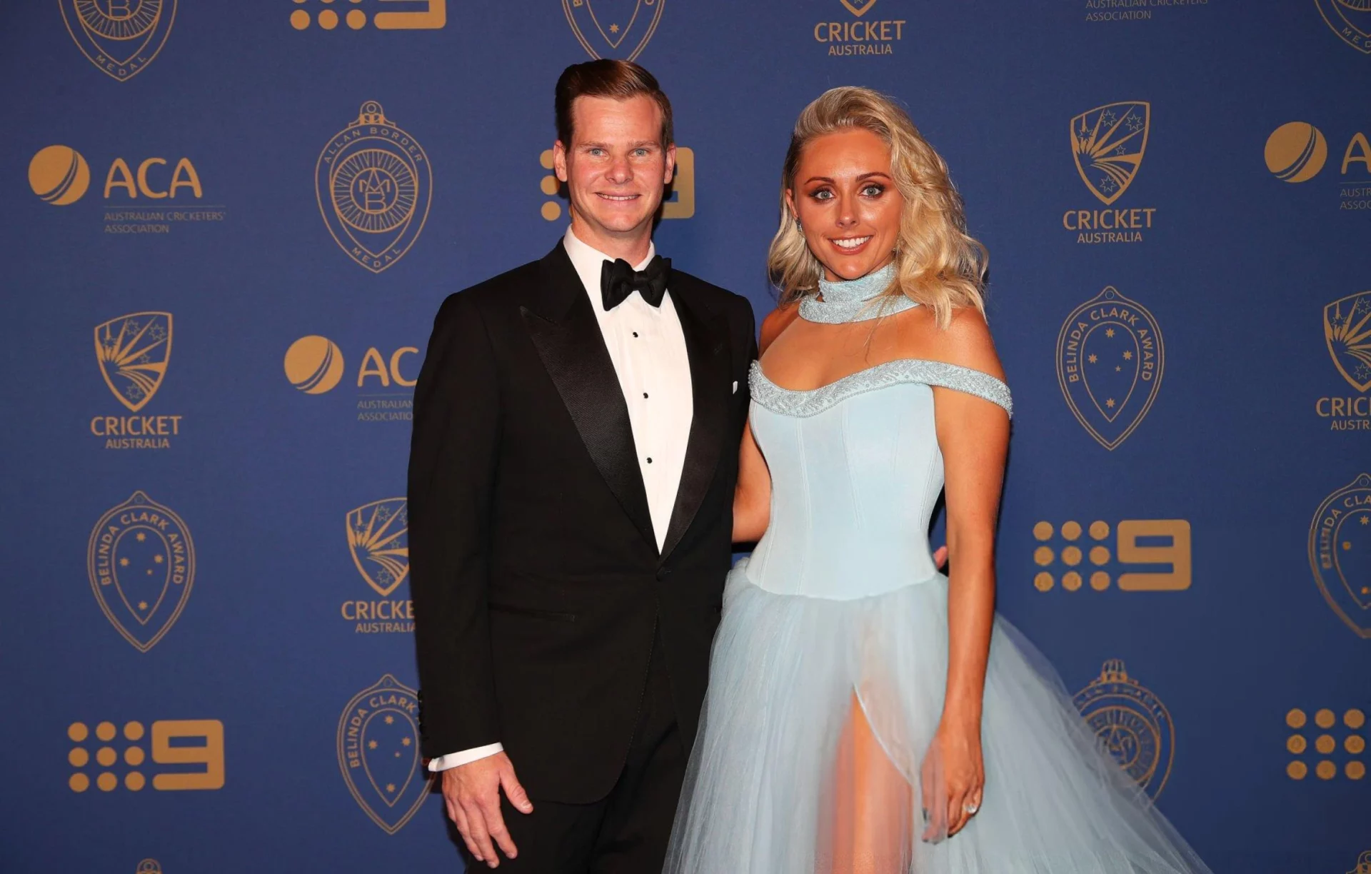 Steve Smith with his wife set to receive the Allan Border medal, 2018